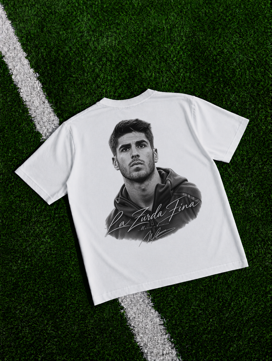 Marco Asensio El Ultimo Trazo organic heavy graphic T-shirt on football pitch