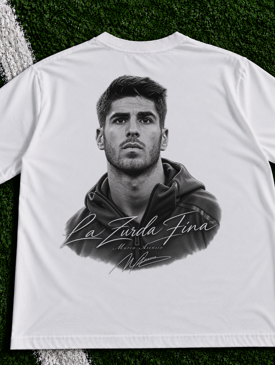 Marco Asensio El Ultimo Trazo organic heavy graphic T-shirt on football pitch zoomed in