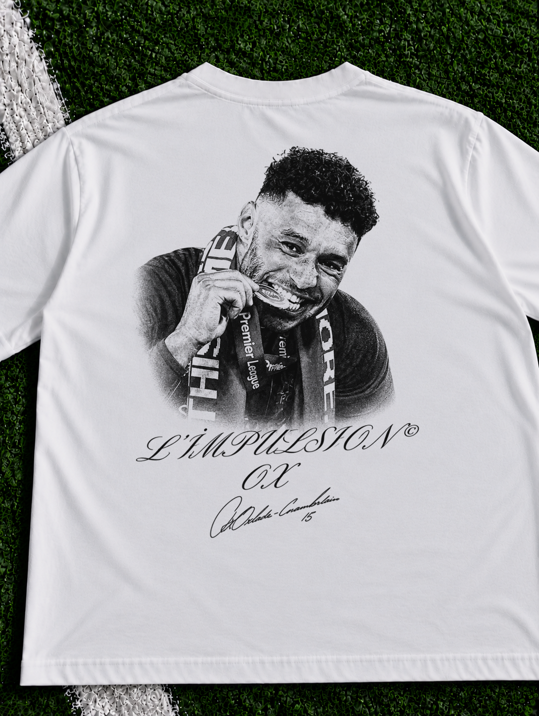 Oxlade-Chamberlain L’Impulsion organic heavy graphic T-shirt on football pitch zoomed in