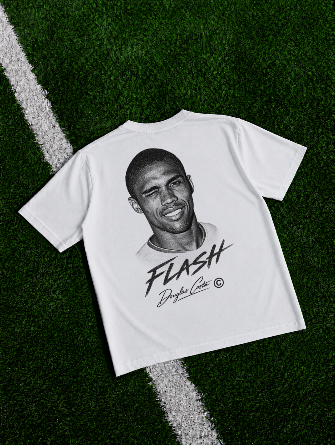 Douglas Costa Flash organic heavy graphic T-shirt on football pitch