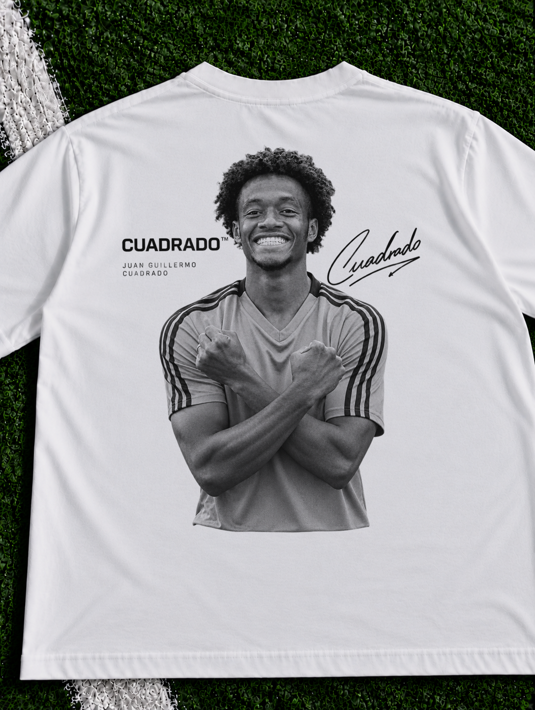 Juan Cuadrado organic heavy graphic T-shirt on football pitch zoomed in