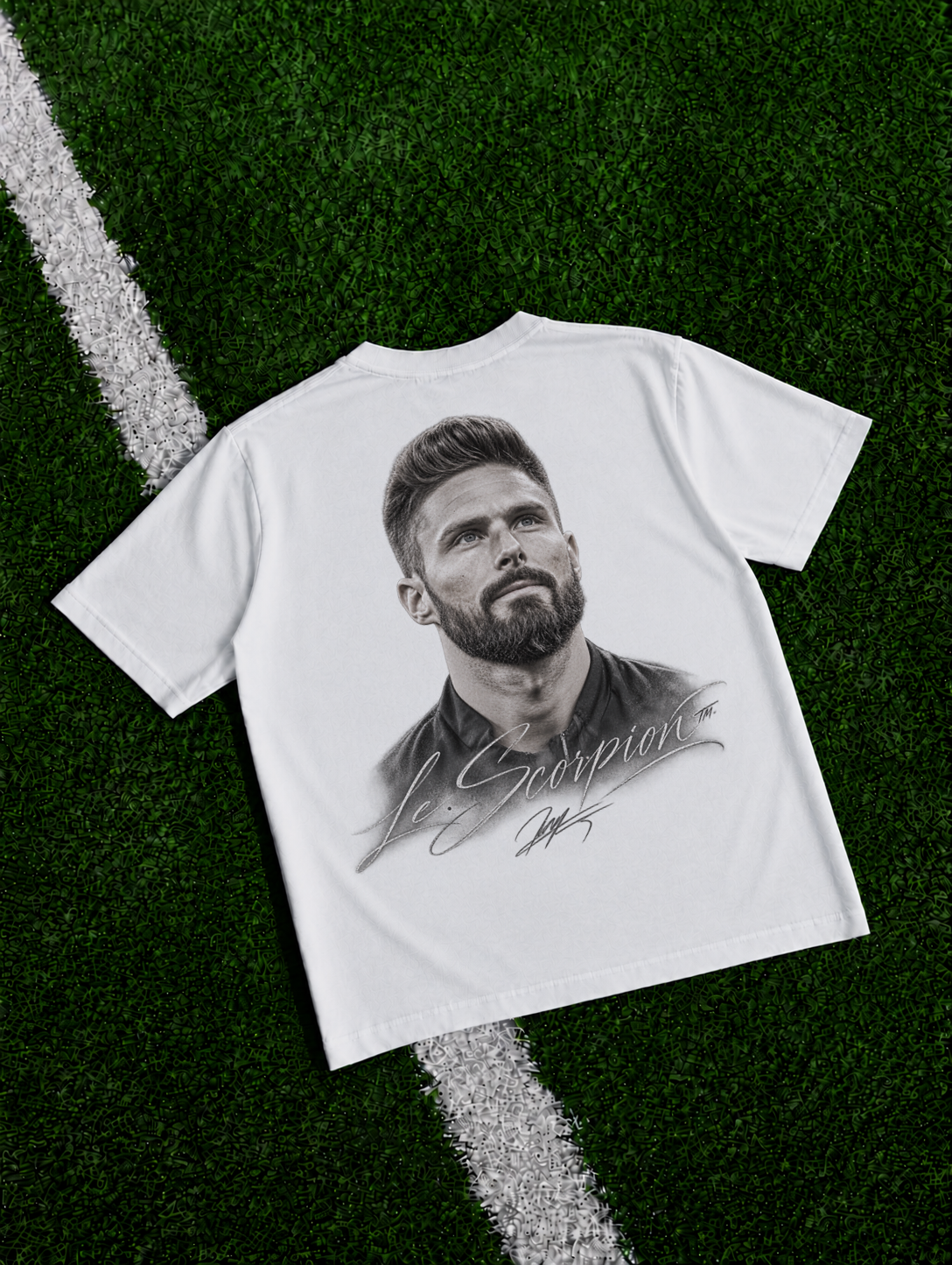 Olivier Giroud Le Scorpion organic heavy graphic T-shirt on football pitch