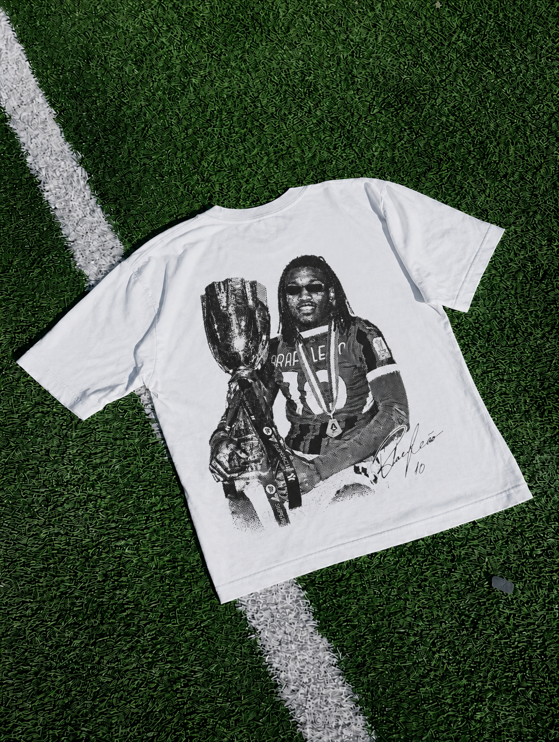 White Leão 10 Trophy T-shirt with black-and-white Rafael Leão portrait and trophy graphic