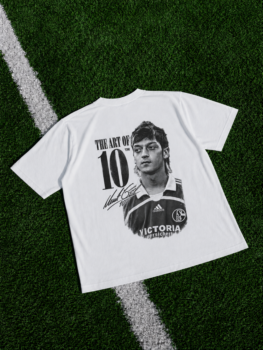White organic heavyweight T-shirt featuring a vintage-inspired Mesut Özil football graphic with The Art of 10 design