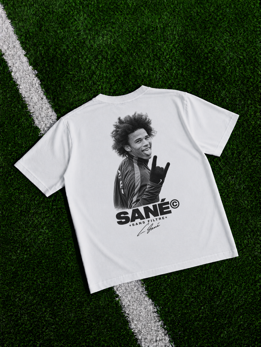 Leroy Sane Sans Filtre organic heavy graphic T-shirt on football pitch